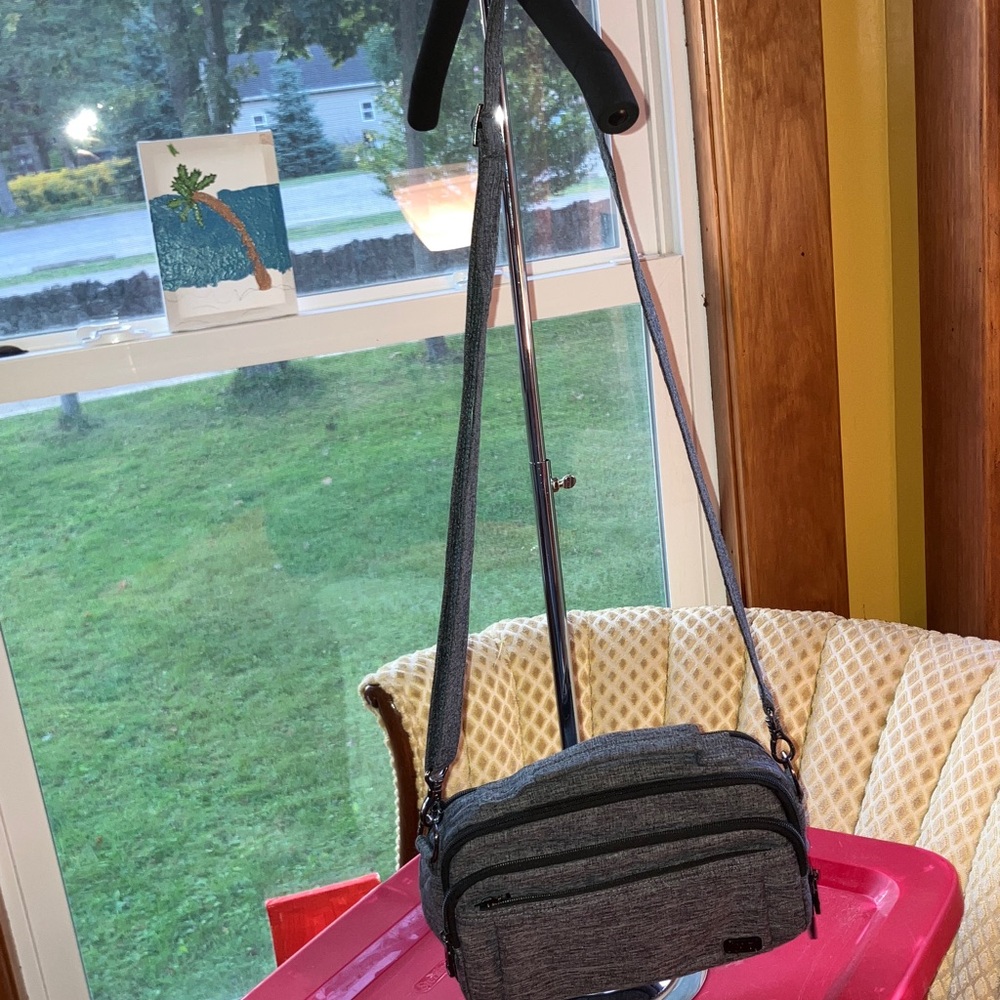 Lug Scoop Small Crossbody with RFID Pocket ‘Heather Indigo’ Dark Blue - Picture 6 of 6